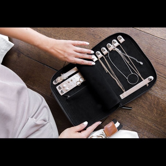 H by HALSTON Jewelry Portfolio/Travelling Case - Picture 10 of 10